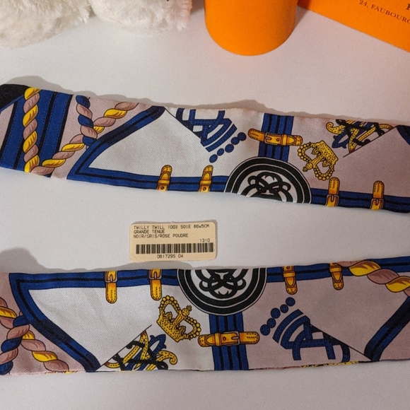 ✨HERMES✨ Absolutely Gorgeous Hermes Twilly Scarf - Picture 4 of 7